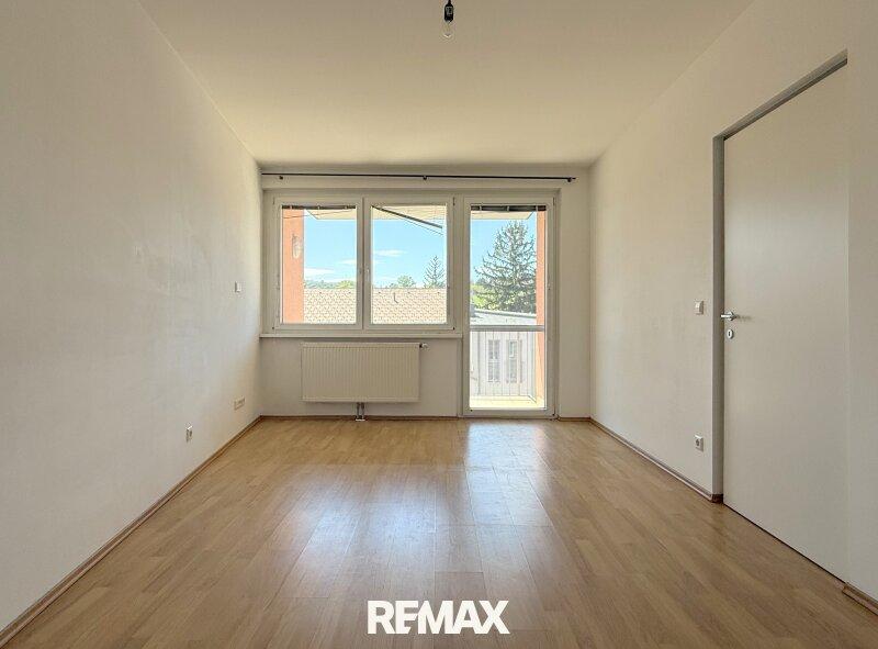 Zimmer 2 mit Balkonzugang