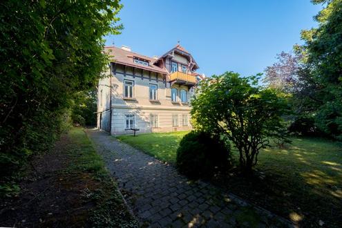 Jahrhundertwende Villa und gro�artiges Grundst�ck im Herzen von Gie�h�bl