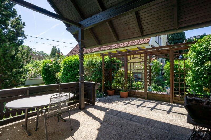 �berdachte Terrasse