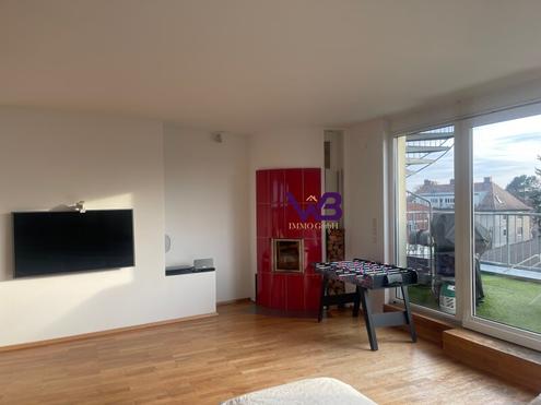 Traumhafte DG-Wohnung, Zentrumsn�he, mit Freifl�chen, Dachgarten und KFZ Stellplatz.