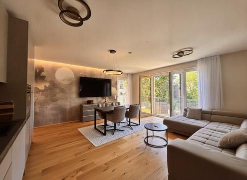Luxury Living zwischen Bahnhof und Innenstadt | Exklusiv m�bliert | Sofort bezugsfertig | Freier Gr�nblick | Loggia