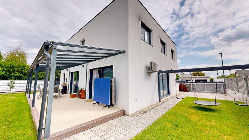 Terrasse & Spielplatz
