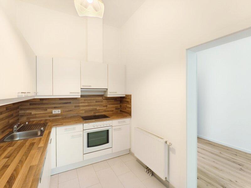separate K�che mit Blick in den Vorraum