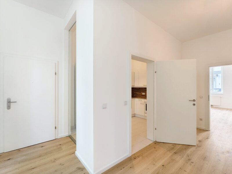 Vorraum mit Blick in die separate K�che und ins Wohn-/Esszim