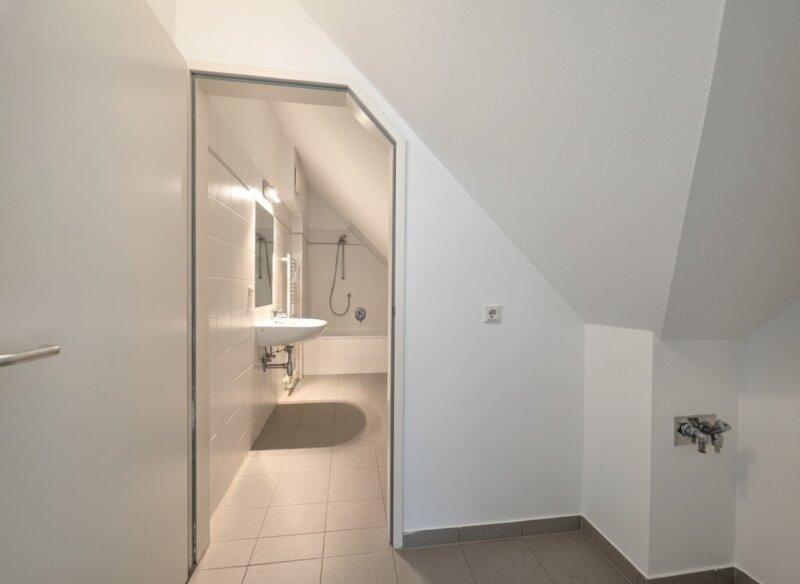 Badezimmer mit Wirtschaftsraum
