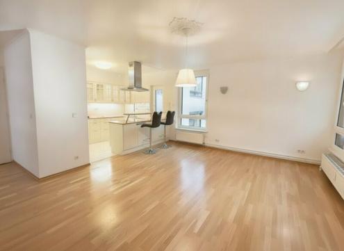 Gro�z�gige, flexible Loggia-Wohnung mit Indoor-Pool in Gr�nruhelage