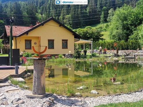 Gepflegter Bungalow mit Gartenhütte und Schwimmteich in Traumlage