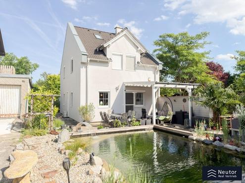 EINFAMILIENHAUS MIT SCHWIMMTEICH - KACHELOFEN - UNEINSEHBARER GARTEN - RUHIGE GRÜNLAGE - IDYLLISCHE WOHNOASE - ZIEGELIT MASSIVHAUS