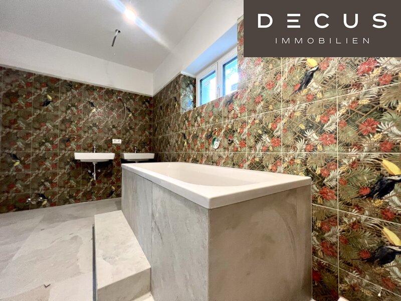DECUS