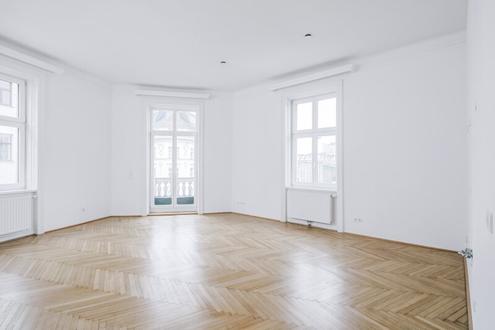 Familienfreundliche 5-Zimmer-ALTBAUWOHNUNG mit kleinem BALKON