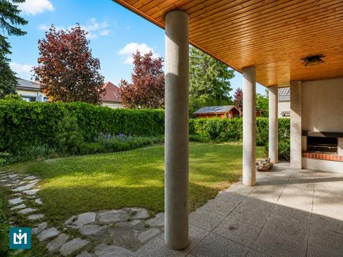 RENOVIERUNGSBED�RFTIGES 6 - ZIMMER REIHENHAUS MIT GARAGENSTELLPLATZ / N�HE GEWERBEPARK STADLAU