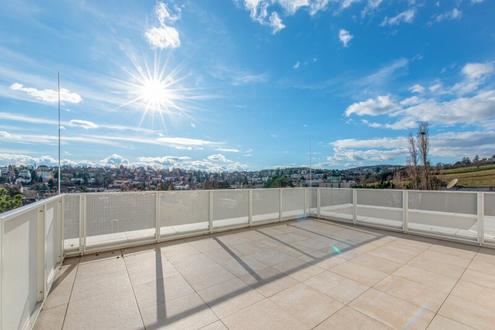 Exklusive Dachgeschoss-Maisonettewohnung mit atemberaubender Aussicht in D�blinger Ruhelage inkl. Stellplatz