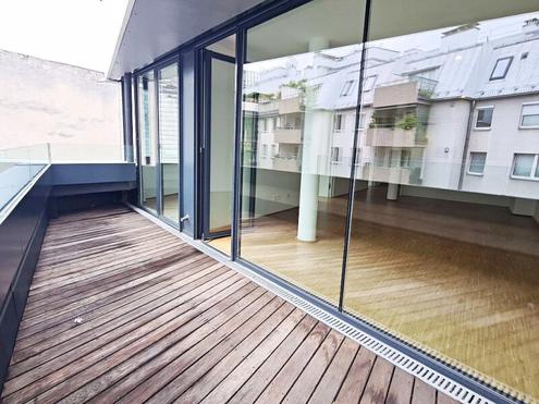 NASCHMARKT, HEUM�HLGASSE, klimatisierte 100 m2 Dachgescho� mit 12 m2 Terrasse, 3 Zimmer, Wohnk�che, Wannenbad, Parketten