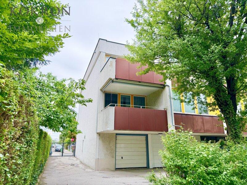 Blick auf den S�d-Balkon (oberster Stock links)