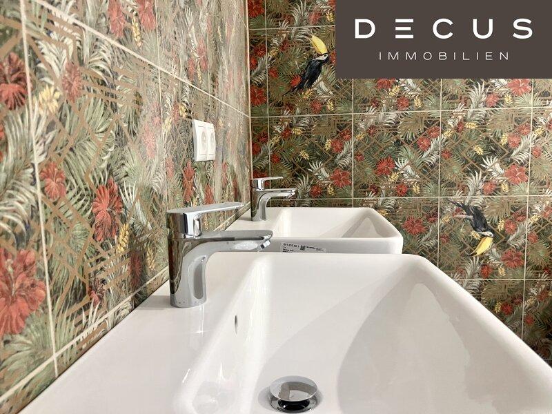 DECUS