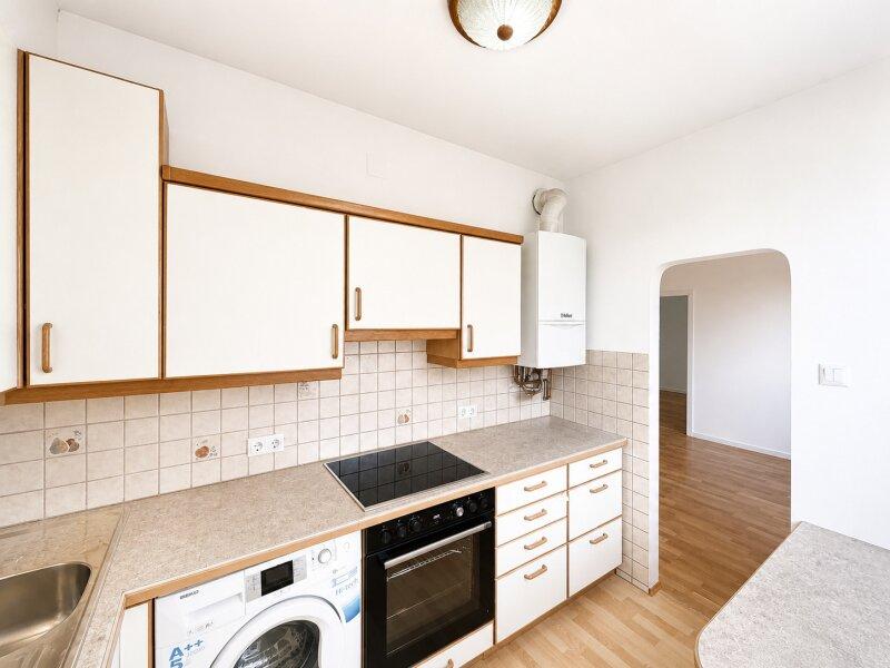K�che mit Blick ins Wohn-/Esszimmer