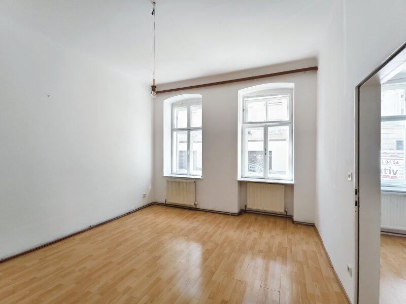 Schlafzimmer mit Blick ins Kabinett