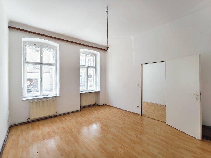 Schlafzimmer mit Blick ins Kabinett