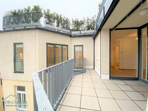 DACHGESCHOSSWOHNUNG mit TERRASSE/LOGGIA - N�HE SCHWEDENPLATZ