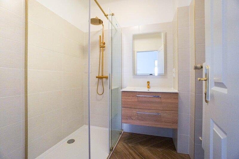 Bad mit Dusche