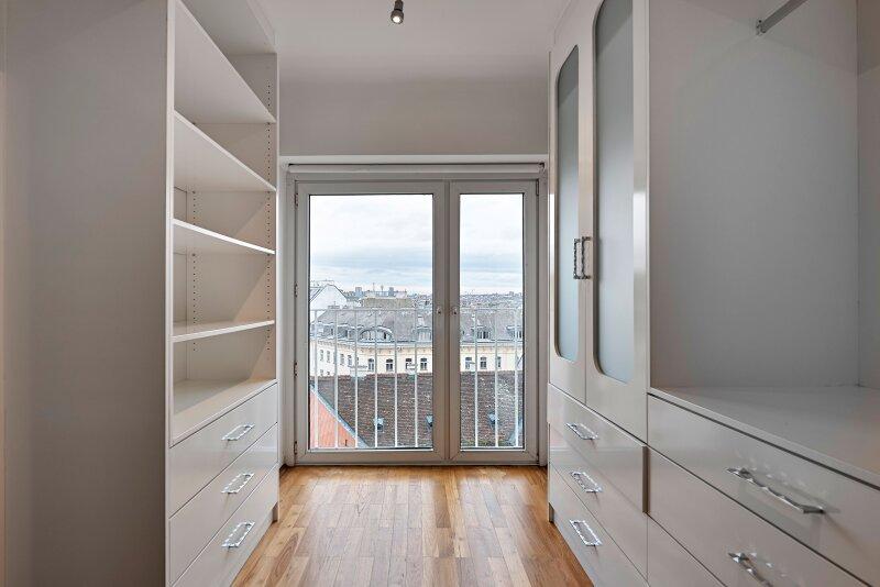 Begehbarer Schrank