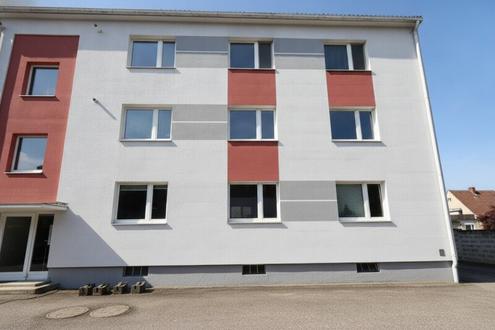 Voll m�blierte Wohnung inkl. Garagenbox / Hofruhelage