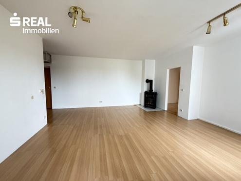 Top Lage - 4-Zimmer-Wohnung mit Loggia, Klimaanlage und Schwedenofen - unmittelbar beim Schulzentrum, Bahnhof und Stadtzentrum!