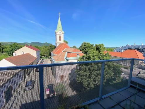 MODERNE DACHGESCHOSS-WOHNUNG mit TERRASSE am LORETTOPLATZ