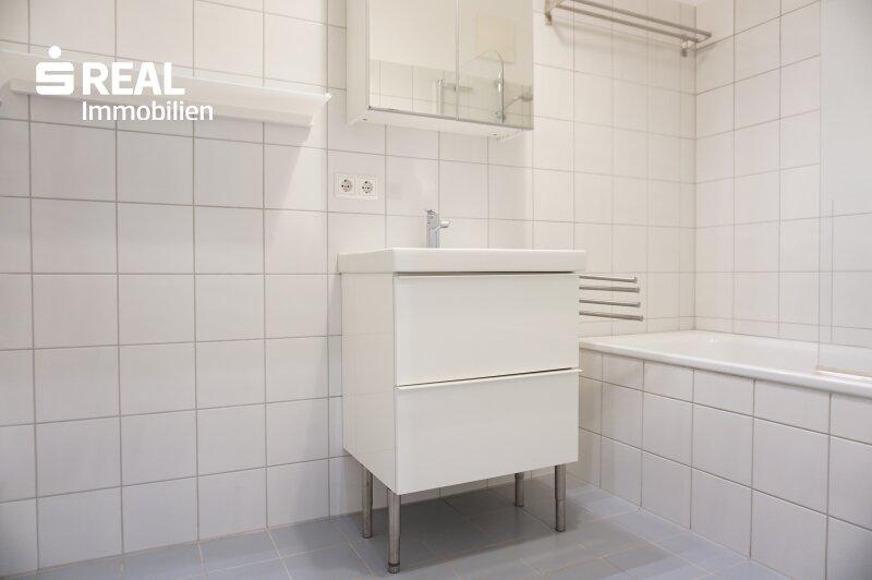 Bad mit Badewanne