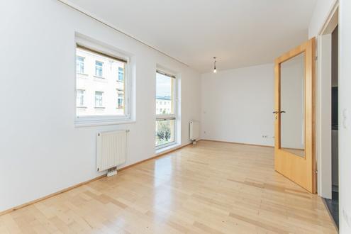 Ab August! Sonnige Garconierre mit Duplex-Parkplatz im 12. Bezirk zu vermieten!