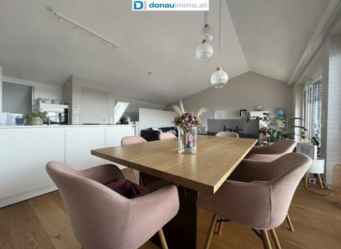 Exklusive Dachgeschoss - Wohnung mit Balkon, Terrasse & Garage