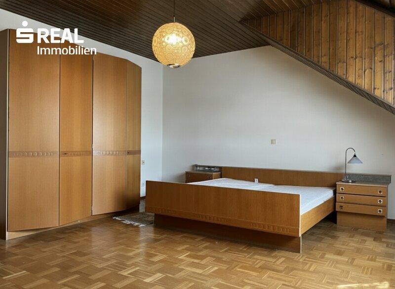 Schlafzimmer 1 DG