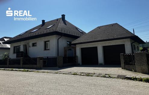 Ger�umiges Haus mit Garten und Doppelgarage