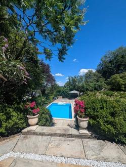 Wundersch�ne Villa mit Pool und weitl�ufigem Grundst�ck, N�he Pressbaum