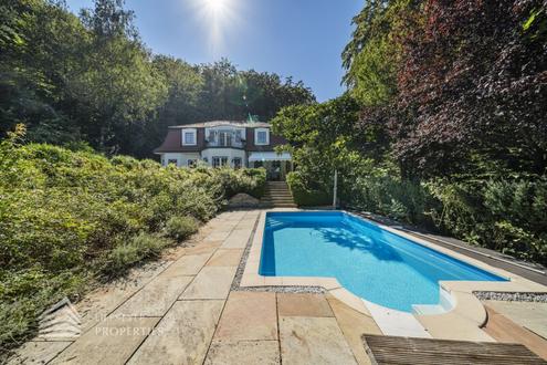 Wundersch�ne Villa mit Pool und weitl�ufigem Grundst�ck, N�he Pressbaum