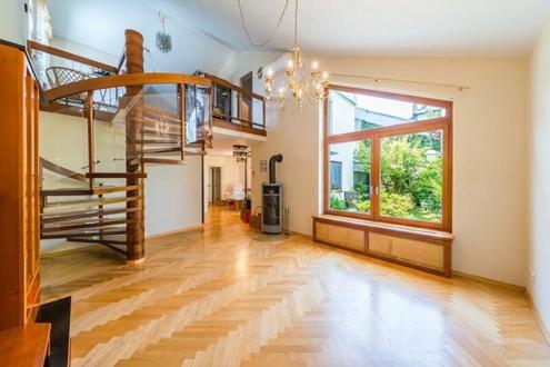 Gro�z�giges Reihenhaus mit offenem Wohnkonzept, Galerie und Garten