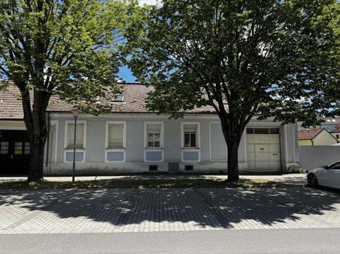 Ehemalige Schlosserei mit gro�z�gigem  Raumangebot zur freien Entfaltung