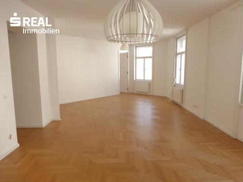 Renovated apartment, 5th floor, traditional Viennese style with modern amenities, 3 bedrooms, 2 bathrooms