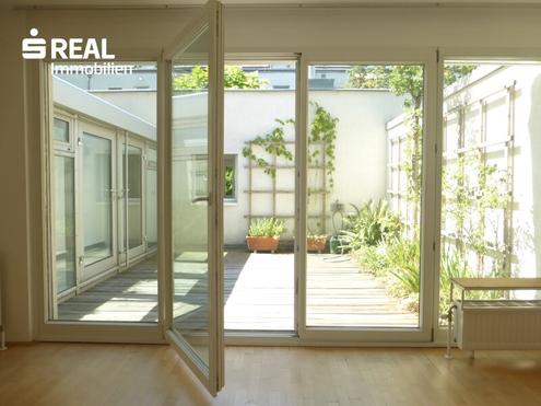RARIT�T - ein ungew�hnliches Ensemble: Charmante Maisonette mit Patio und Studio/Kleinwohnung und Garagenplatz
