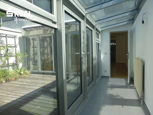 RARITÄT - ein ungewöhnliches Ensemble: Charmante Maisonette mit Patio und Studio/Kleinwohnung und Garagenplatz - 2 Eingänge!