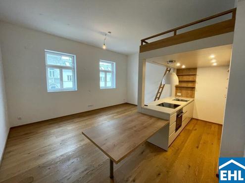N�he Naschmarkt: 1-Zimmerwohnung im DG-Ausbau eines stilvollen Altbaus
