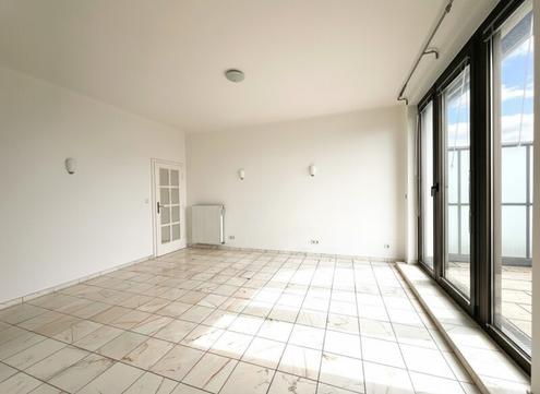NÄHE STAATSOPER- ruhig gelegene 3 Zimmer Wohnung mit 40m² Terrasse im Dachgeschoss (9. Etage)!