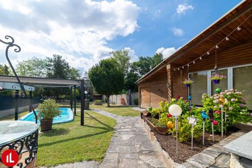 Sehr gepflegtes Wohnhaus mit Garten, Pool & Wellnessbereich in Schwechat