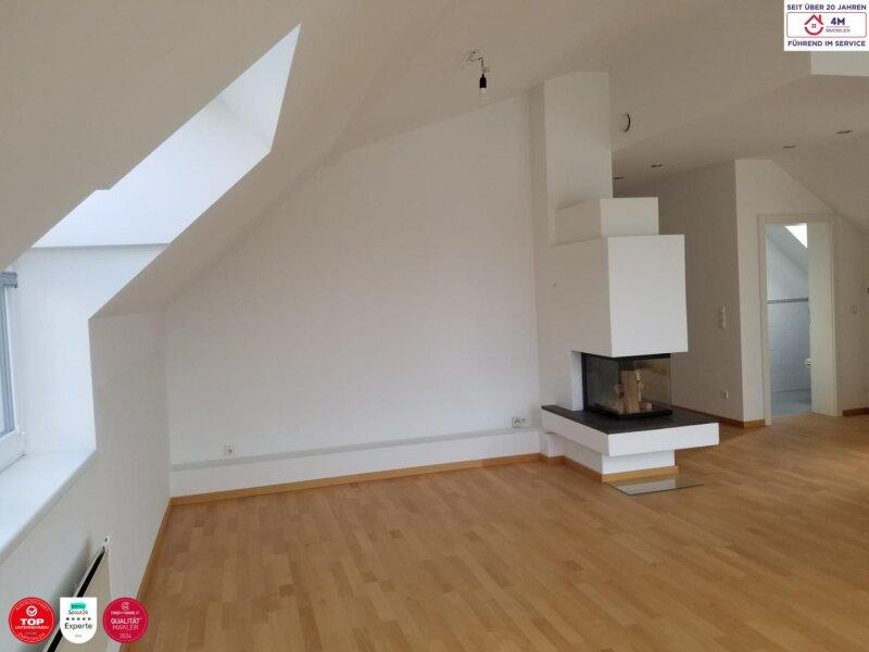 Wohnzimmer mit Kaminheizung