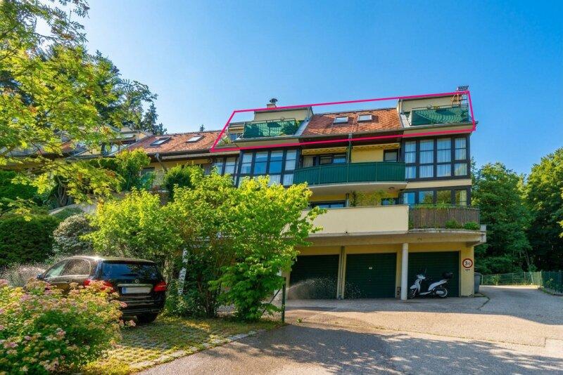 s�dostseitige Hausansicht mit Garagen