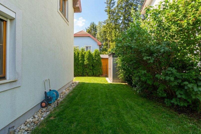 Garten mit Ger�teh�tte