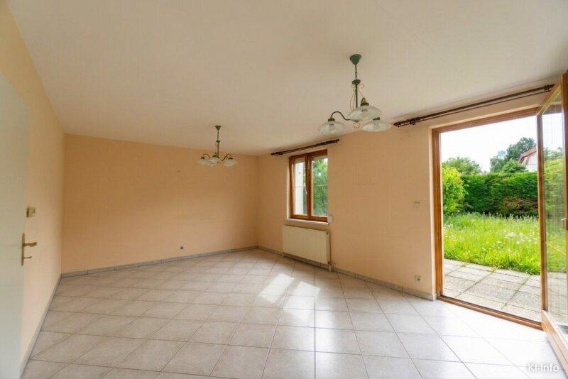 Wohnzimmer mit Gartenzugang