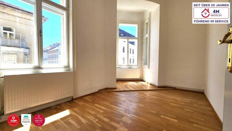 Schlafzimmer 1 mit Erker