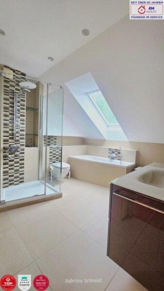 Gro�es Badezimmer OG