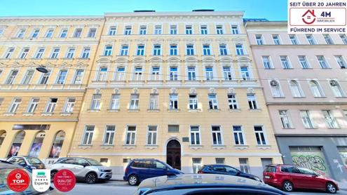 Wohnen mit Klasse: sanierter Altbau, Fischgrätparkett & 16 m² Freifläche